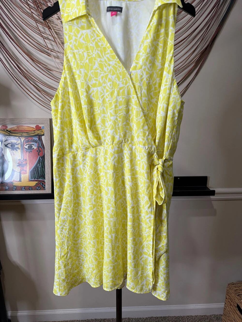 Vince Camuto, yellow and white rap dress EUC XL 2198